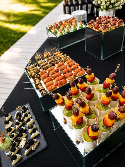 Банкетный стол Love Story Catering